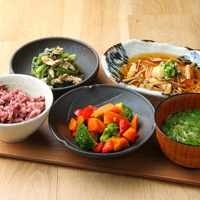 東京アスリート食堂、管理栄養士が監修した家でつくれるアスショクレシピ公開 画像