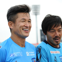 キング・カズの風格ある写真を松井大輔がアップ　横浜FCが横浜市庁訪問 画像
