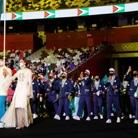 【東京五輪】カザフスタンが“お姫様旗手”の舞台裏動画を公開「私達の美しい旗手がお好きなんでしょう？」 画像