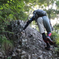 【小さな山旅】スリル満点の連続鎖場、夏の低山は虫が最大の敵…奥久慈男体山（4） 画像