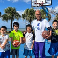 【W杯】FIBAワールドカップ2023開催で湧く沖縄で「伝説のおじい」も練習再開　八村塁、渡邊雄太との対決なるか 画像