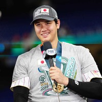 【スポーツビジネス】WBC表彰式での記念Tシャツに見た優勝セレモニーのユニフォーム露出問題 画像