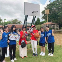 【バスケW杯】沖縄バスケットボール100年祭開催、“当時のゴール”復元に地域ガイドなど学生ボランティアも尽力 画像