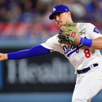 【MLB】ドジャース、大敗の試合で野手のキケ・ヘルナンデスが緊急登板　フィリーズ主砲を抑えた“リアル二刀流”が満面の笑み 画像