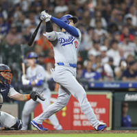 【MLB】大谷翔平、驚愕32号からの“確信歩き”に公式も注目「ショウヘイは打球に見とれた」 マニアも大興奮「見るのを止められない」 画像