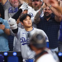 【MLB】「ファンとして見ている」“3打席連発”の大谷翔平に同僚ベッツもお手上げ　6安打10打点には「言葉にならないよ」と苦笑い 画像