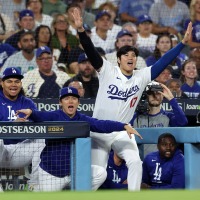 【MLB】追加点タイムリーの大谷翔平、ポストシーズンを全力で楽しむ姿にファン感涙　「ガオ～」「お尻フリフリ」とボルテージ最高潮 画像