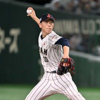 【プレミア12】連覇かけた決勝戦は緊迫した投手戦に　先発・戸郷翔征が3回2安打無失点と好投中 画像