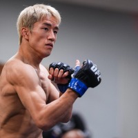 【UFC】朝倉海、試合直前に兄・未来とウォーミングアップ……フライ級1位や平良達郎も現地観戦　歴史的一戦まであとわずか 画像