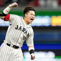 【MLB】ドジャースの帽子を被った村上宗隆に米メディア反応　「チームは佐々木朗希との契約はまだだが、すでに別の日本人スターと関係」 画像