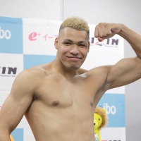 【RIZIN】「人生で一番気持ちいい」身長204センチのBDエドポロキング、1R鮮烈KOデビューで笑顔　経験を積んだら「UFCに行きたい」 画像