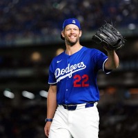 【MLB】カーショーが果たしたド軍同期・黒田博樹氏との再会「かつてのキャッチボール仲間」 サイン会にファン殺到でレジェンドが人気示す 画像