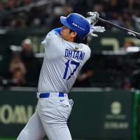 【MLB】大谷翔平は「楽しんでいるようだ」 最終回に今季“初長打”でマルチ安打、テオスカーの適時打でダメ押しの生還 画像