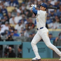 【MLB】大谷翔平、2号に本拠地ファンが熱狂……“スロー再生”で観客総立ち→両腕を上げて喜ぶ様子などを公式Xが公開 画像