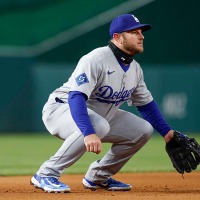 【MLB】フェアかファールか……ドジャース勝利を決めた“最後の打球”がとんでもない珍プレーだった 米記者苦笑「本当にクレイジーだよ」 画像