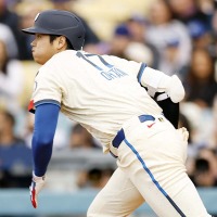 【MLB】大谷翔平、俊足披露の160キロ“激走三塁打”に本拠地熱狂 初回に続く好機演出、フリーマンの適時打で同点のホーム踏む 画像