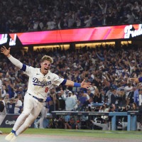 【MLB】「明日の試合でつけるよ」“お祭り男”キケ・ヘルナンデス、5号3ランの“舞台裏”が話題 幼いファンとの約束守る姿に称賛の声「ヒーローすぎる」 画像