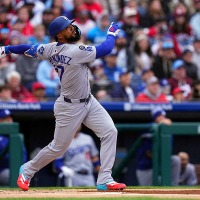 【MLB】ドジャース打線にまたも故障者……好調テオスカーが左太ももの張りで途中交代　「明日MRI検査を受ける」と米記者 画像