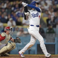 【MLB】大谷翔平、終盤劣勢で3試合連発“185キロ”豪快16号アーチ 球団公式歓喜の一発「ついにメジャートップに躍り出たぞ」 画像