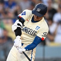 【MLB】大谷翔平、初回に続く右安打で今季19度目のマルチ達成　ド軍の大量リードに貢献、23号で月間最多本塁打更新 画像