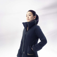 浅田真央プロデュース、ストレッチ素材で動きやすく暖かいストレッチ中綿コート 画像