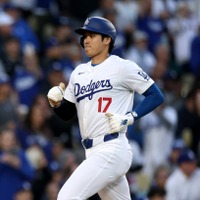 【MLB】敬遠、敬遠、また敬遠……大谷翔平「PS1試合7出塁」で新たなメジャー記録 “4安打爆発”に指揮官の警戒MAX 画像