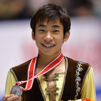織田信成、息子も将来選手に? スケート靴をプレゼント 画像