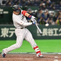 【WBC2026】初回3失点の悪夢から……鈴木誠也、逆方向へ“鮮やか”2ランで反撃の狼煙「日本がすぐさま点差を縮めた」 画像