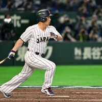 【WBC2026】これぞ4番、吉田正尚が値千金の「2点適時打」　侍ジャパンが終盤でついに勝ち越し　宿敵・韓国撃破なるか 画像