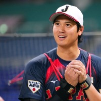 【WBC2026】対戦直前だけど……大谷翔平の打撃練習を豪州代表メンバーが堪能　圧巻の“本塁打ショー”でニコニコ「お手上げポーズ」 画像