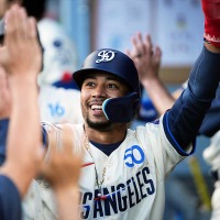 【MLB】「新しいことを学ぼうとしている」ベッツ、山本由伸の“やり投げトレーニング”を取り入れる……矢田修氏に指導求め、打撃復活を目指す 画像