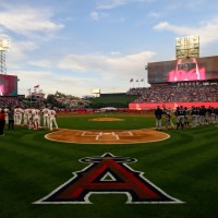 【MLB】「これがエンゼルス・ベースボールだ」2年連続の珍事、国歌斉唱に戦闘機が間に合わず　歌手がクライマックスを溜めに溜めて尺調整も…… 画像