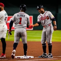 【MLB】ブレーブスのオルビーズ、ABSチャレンジ結果前に“四球確信歩き”で一塁へ……球審の権威は完全に失墜 画像