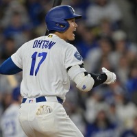 【MLB】前代未聞、打席の大谷翔平も逃げ出し「ヘイ！ヘイ！」　キンブレルが捕手のタイムに気付かず投球開始「こんなの見たことない……」 画像