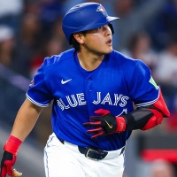 【MLB】殊勲の岡本和真を襲ったゲレーロJr.らの“手荒い祝福”　日本人ルーキーの愛され力に本拠地大歓声「I love Blue Jays！」 画像