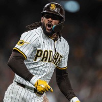 【MLB】大谷翔平の初球スイーパーに手を出して併殺打……満塁のチャンスを潰したタティスJr.に批判の声　公式サイトも「もういい加減にして」 画像