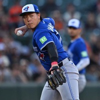 【MLB】岡本和真、満塁の窮地救う併殺プレー完成に絶賛「華麗なフットワーク」　堅実な三塁守備に高評価「カズの正確なプレー」 画像