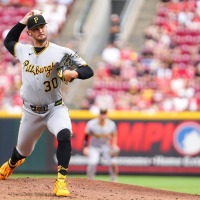 【MLB】「彼は明らかに怪我をしている」CY賞右腕スキーンズ、球速低下でまたも炎上……防御率3.90まで悪化し米メディア驚き「信じられない」 画像