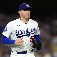 【MLB】ドジャースタジアムに悲鳴、フリーマンがフライを追って階段を踏み外し「カメラマン席へ転落」　場内に緊張走るも…… 画像