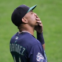 【MLB】「0－22」で歴史的大敗……夏場失速のマリナーズ、イチローの“愛弟子”フリオがアウトカウントを勘違い　2死でスタンドへボールを投げ込む大失態 画像