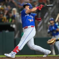 【MLB】岡本和真、劣勢から左翼スタンドへ“確信歩き”29号ソロ　左腕のカットボールを豪快フルスイング 画像