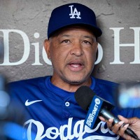 【MLB】「ウチの恐竜たちは大一番で活躍する」ド軍ロバーツ監督、パドレス新オーナーの“挑発”をジョークで切り返す 画像