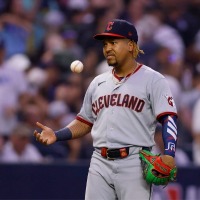 【MLB】「芝生の境目で跳ねた」ラミレス痛恨のトンネルでガーディアンズ敗戦、レイズと1勝1敗に　ア・リーグ優勝決定シリーズ 画像