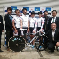 自転車ジャパンの新ジャージはハイテク・ゼブラ 画像