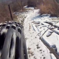 極太タイヤを装着したMONGOOSEのファットバイクは雪の上でもへっちゃら 画像