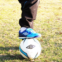 アンブロ、母親目線の意見も取り入れた子供用のサッカートレーニングシューズを発売開始 画像