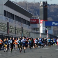 レーシングコースが舞台のマラソン大会、1100人が一斉スタート…富士スピードウェイ 画像