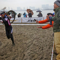 【澤田裕のさいくるくるりん】砂浜を走る姿を見て、観客と選手の関係について考える 画像