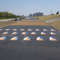 【澤田裕のさいくるくるりん】荒川の減速舗装にみる、自転車規制の混沌 画像