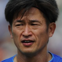 【Jリーグ】カズ、流血しながらプレー「傷はサッカー選手という感じでいいんじゃない」 画像